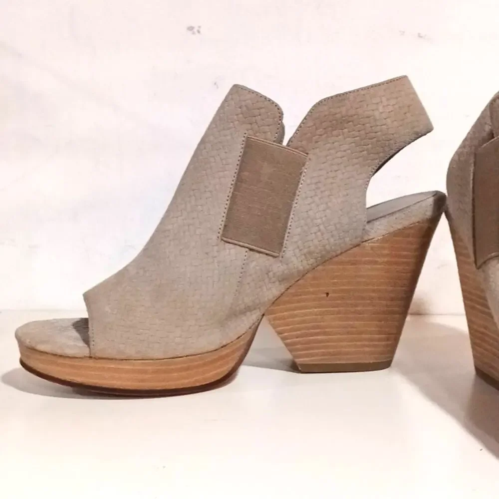 Eileen Fisher Taupe Thatched Suede Wood Stacked Statement heel size 9.5